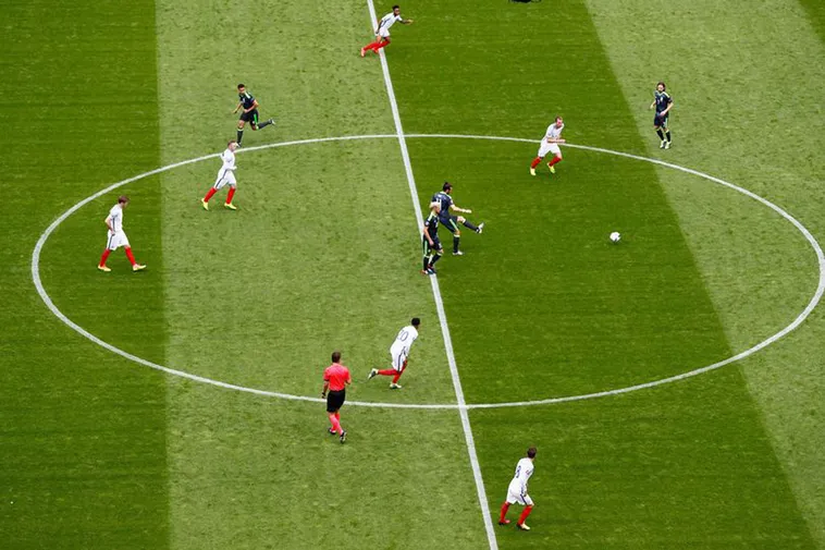 Quy Định Về Bắt Đầu Và Bắt Đầu Lại Trận Đấu Bóng Đá Chuẩn FIFA